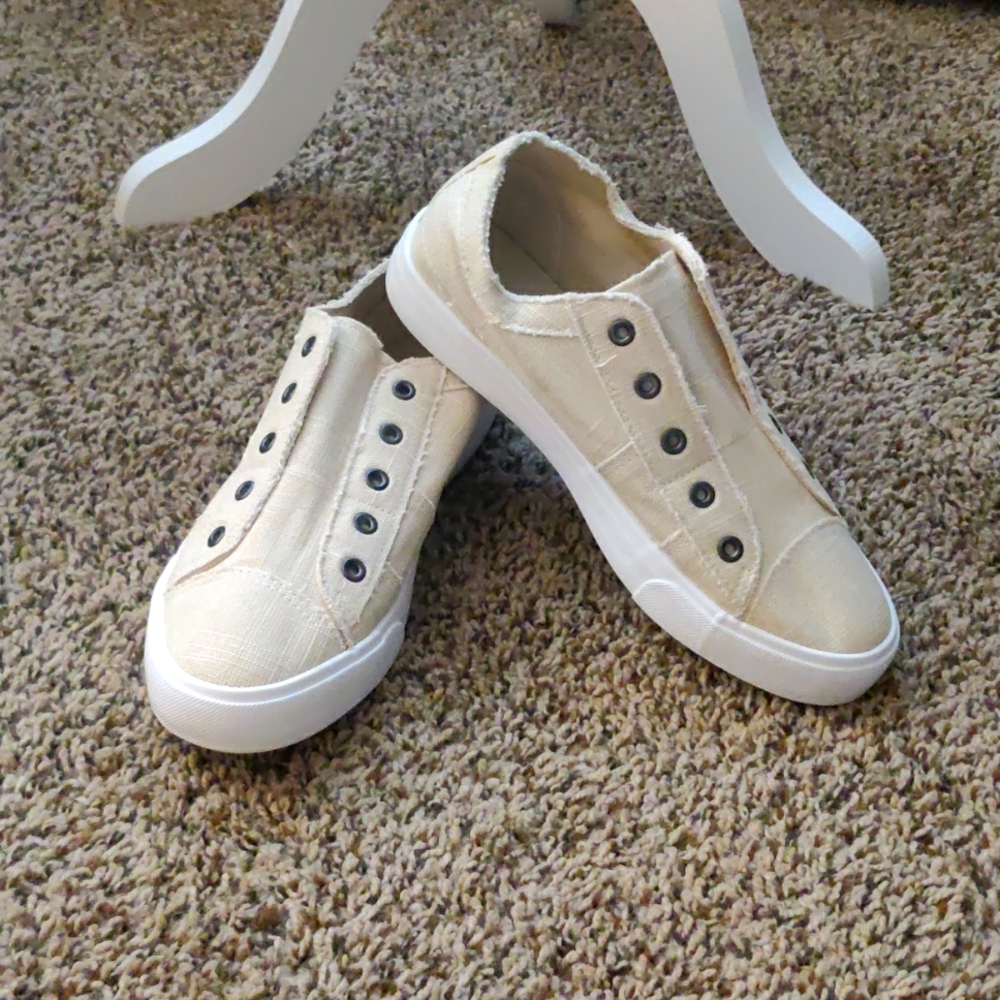 Tennis Shoes